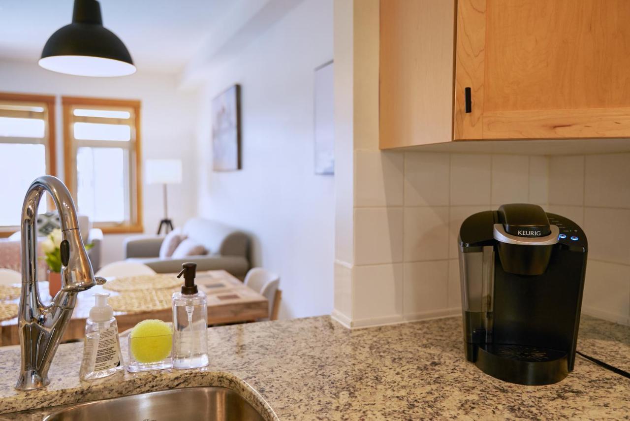 坎莫尔Mtn View Escape With King Size Bed With Outdoor Pool - Banff Pass Included!公寓 外观 照片