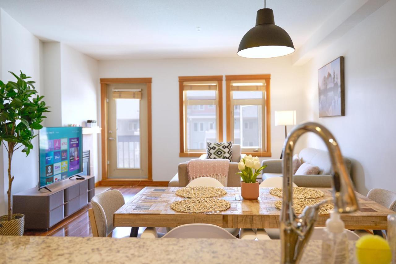 坎莫尔Mtn View Escape With King Size Bed With Outdoor Pool - Banff Pass Included!公寓 外观 照片